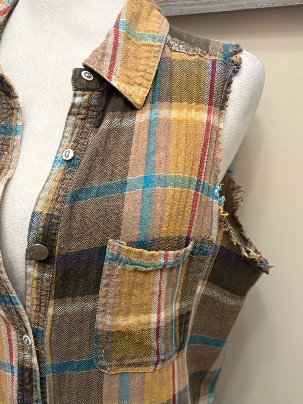 Gilded Intent Flannel Sleeveless Plaid Button-Up Shirt size Small - Picture 3 of 15